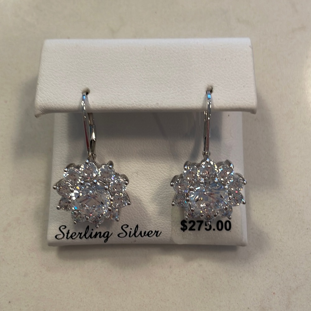 Kohls sterling silver zirconia white flower earring.
